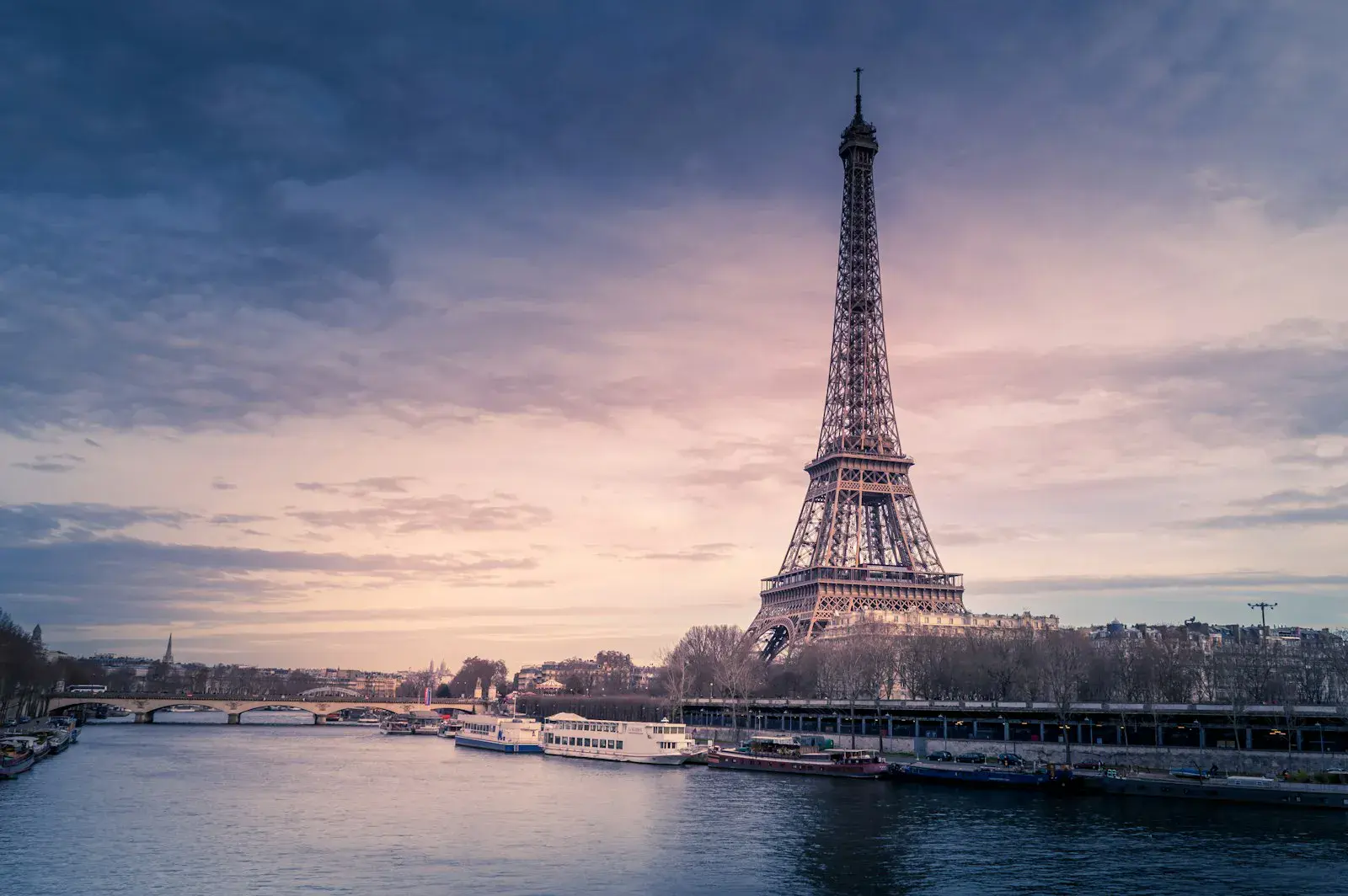 Illustration pour acheter-couple-paris-chasseur