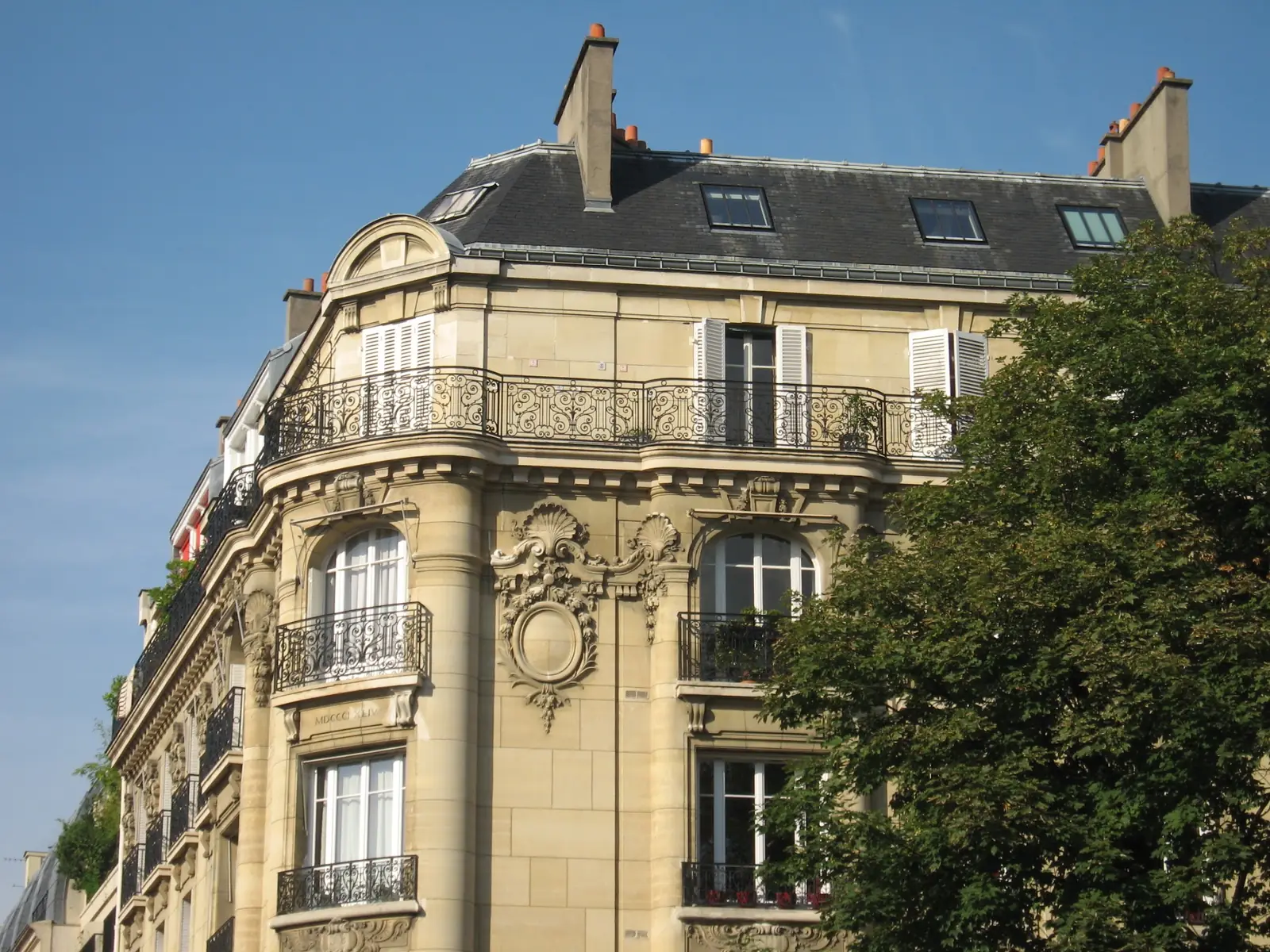 Immeuble parisien d'angle